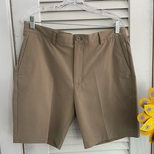 Vineyard Vines 8” performance Breaker shorts, size 34, khaki